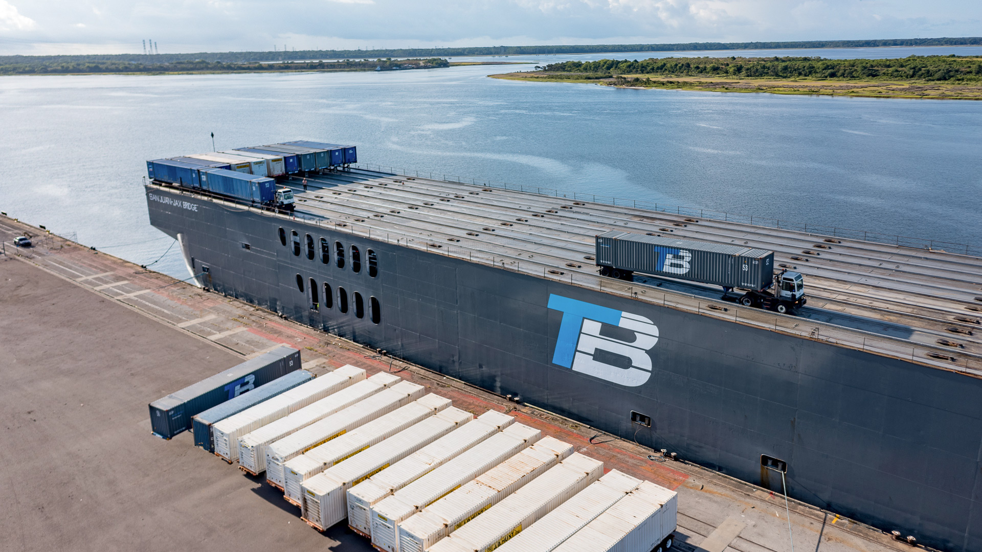 From Mainland to Market: What Food & Beverage Brands Need to Know About Shipping to Puerto Rico