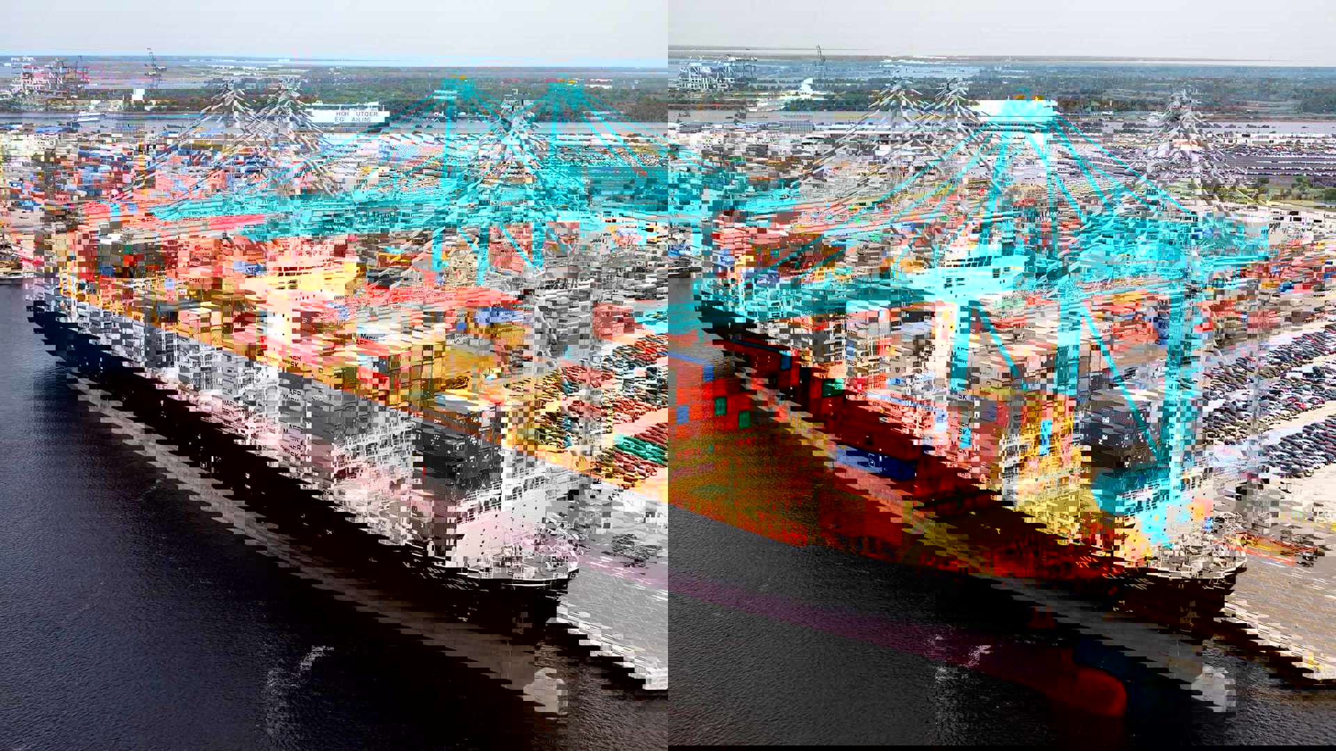 What's The Difference Between A Freight Forwarder And NVOCC